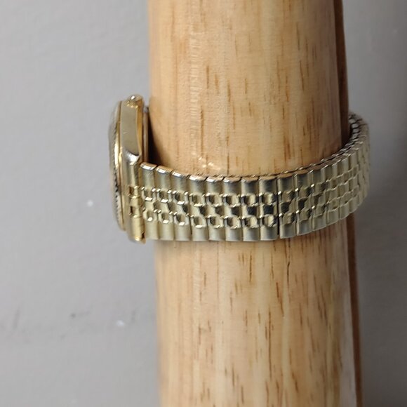 Very Cool 7 Inch Gold Tone McGregor Hunt Club Watch With Black Dial - Picture 3 of 14